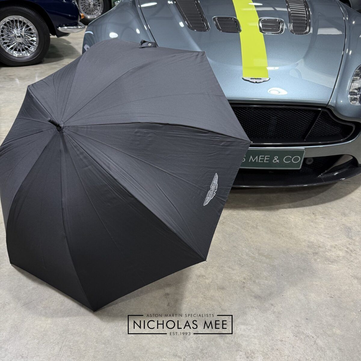 nicholas_mee's tweet photo. One of our best sellers at Aston Store, the Aston Martin Boot Umbrella, has recently been upgraded and now features a lightweight carbon fibre handle along with the iconic AM logo on the canopy.
Available now at Aston Store - https://t.co/A5zSgzW1GC
#AstonMartin #BootUmbrella https://t.co/Q28RR2uvCc