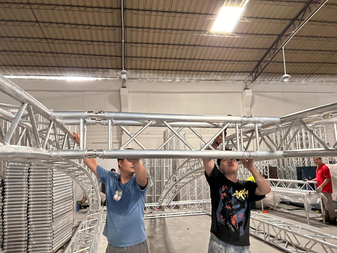 ITSCtruss1's tweet image. High-strength, lightweight aluminum truss. Fast setup, certified safe, built for any venue. ✅#StageSolutions #TrussBuild #EventSetup #AluminumTruss #LiveEvents