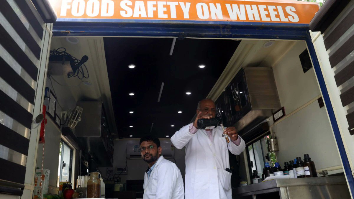 MyVadodara's tweet image. Gujarat Cracks Down on Food Adulteration! 

- 4,193 Units Inspected
- 1,018 kg Suspicious Paneer Destroyed!
- ₹1.83 lakh of fake paneer destroyed
- ₹2.84 lakh of fine collected.

#FoodSafety