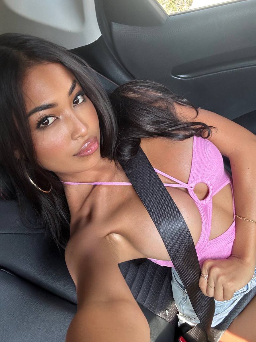 ItsUrNikhitha's tweet photo. Ur domme don't stand a chance against a hot Asian Brat like Me ✨

I'll always be a n¡ghtm@re for her, rinsing all her subs &amp; making them blo¢k her 👄

Findom • DommeWreck • Armpits • Cheat https://t.co/VL1BneRIXL