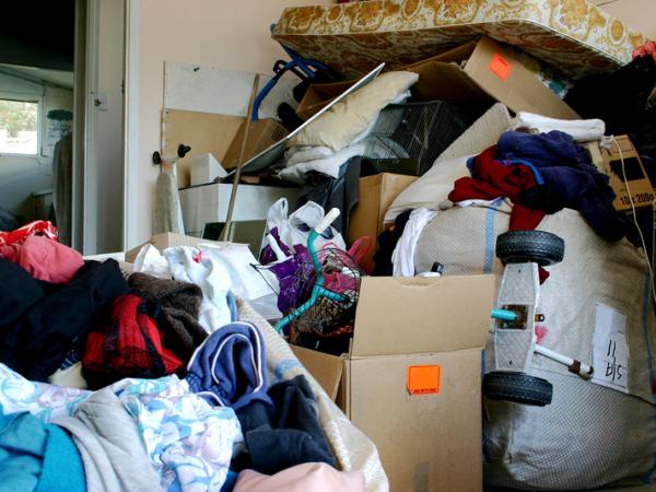OUFreeLearning's tweet image. It's spring AND a #BankHolidayWeekend... the ideal time for a declutter? 👚👟👒

If you need more space, maybe it's because you're a hoarder... and you may not even realise it!

This article explores the #psychology behind #hoarding...

open.edu/openlearn/heal…