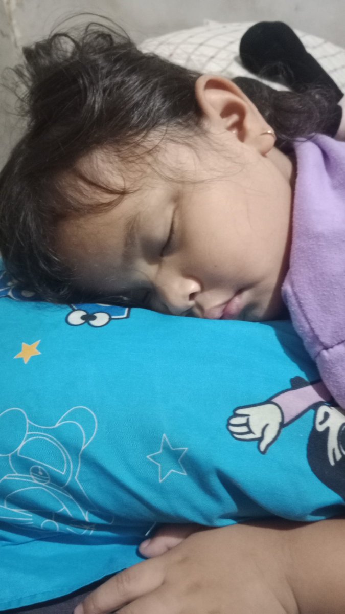 situlavo's tweet photo. Sekian purnama akhirnya tidur cepet, tidurnya malem mulu https://t.co/0ju1ykA2Zk