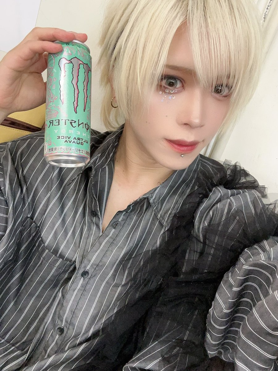 tohya_vistlip's tweet photo. 6本目名古屋んまーELLお疲れヤンマー✊✨今日も最高だったぞーーー！！！📣💞ありがとーや👏👏あと3本で終わりだと？！嘘だろ🙂‍↕️🤘🏻残りも全力で楽しむしかない！🥁❤️‍🔥いつもいつでも愛してます❤️本日の🐔ネクストステージ野外フェスA LIVE😎🔥雨よ降らんでくれ🙏🌞 https://t.co/fPhKB92Gt9