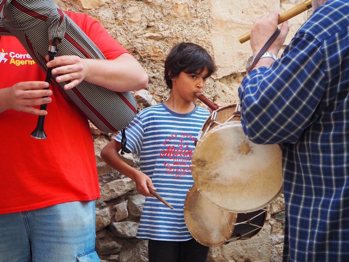JovesLlengua's tweet photo. Els més petits també són al Correllengua. La flama no s'apagarà mai.❤️ https://t.co/vfa0VhXKfR