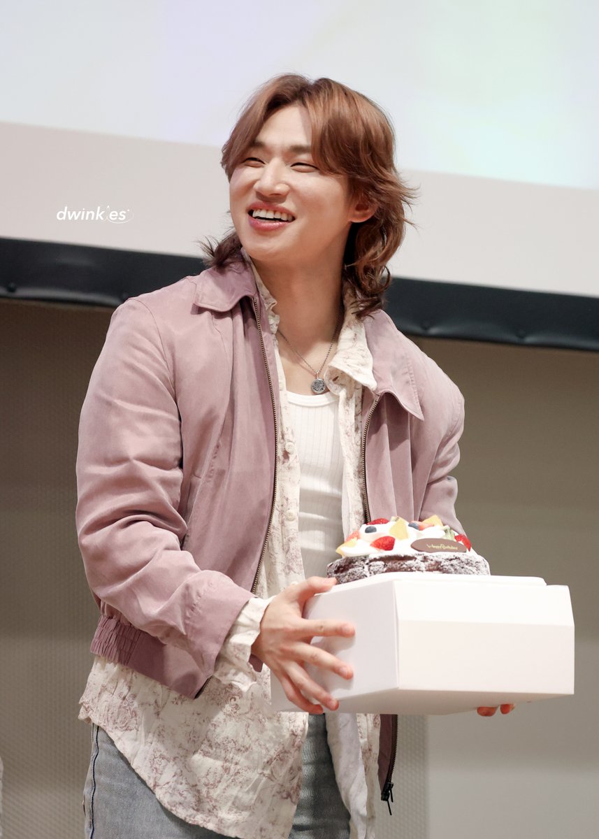 dwinkles426's tweet image. 260429 XIMU FAN SIGN EVENT

생일 축하해🎂🎁
#대성 #DAESUNG #DLITE 
#ximu @ximu_official
@d_lable
