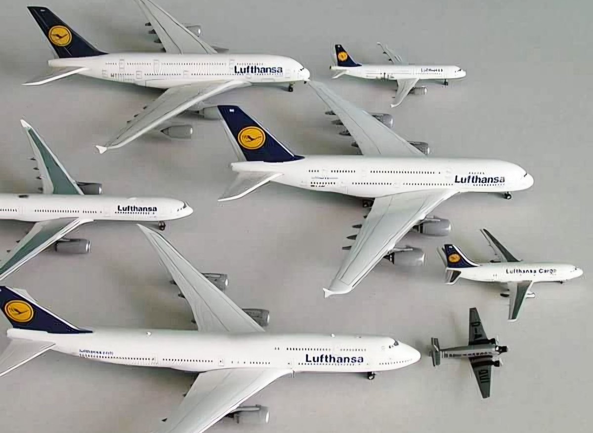 6eJet's tweet image. From the Junkers to the Whalejet and 747-8 and......... everything in between. Part of my Lufthansa diecast model fleet.
#Lufthansa #Airbus #Boeing #diecastmodels #aviation
