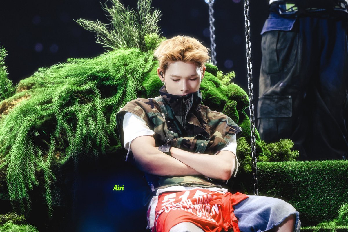 nrkdaily's tweet photo. not ni-ki taking a quick nap, he's so baby mandu 😭 https://t.co/fzkBClUUe7