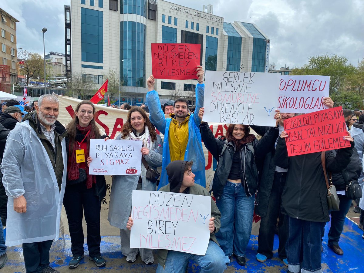 thtmbeyoglu's tweet photo. Beyoğlu Halk Temsilcileri Meclisi olarak 1 Mayıs’ta laik ve bilimsel eğitim için Kartal Meydan’ındaydık. https://t.co/mGxJ4WG1pw