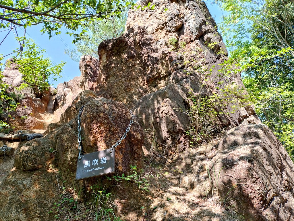 name56s's tweet photo. 芦屋川駅からロックガーデンを登って山頂を目指し、有馬温泉に下りる王道ルート🧗‍♀️🍙

最近は歩くだけじゃなくて登山も修行中なんだけど、これ以上高い山に登るには体力が足りないことが分かりました！頑張る！
#六甲山 #登山
#山で食べるおにぎりは美味しい https://t.co/WtqibZL9Xx