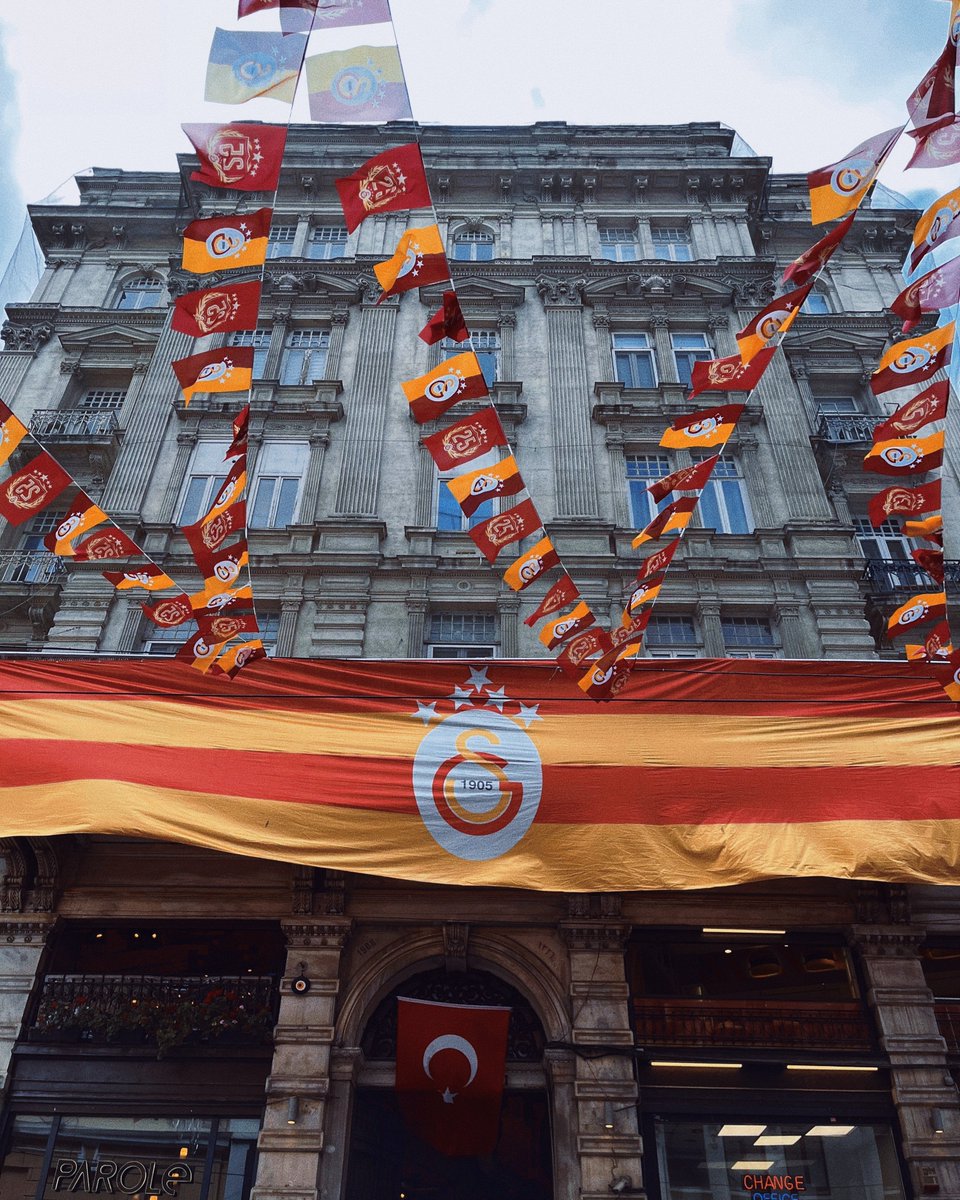 baran1905_'s tweet photo. istersen donatalım dört bir yanı bayraklarla... https://t.co/btxwjzDMqW