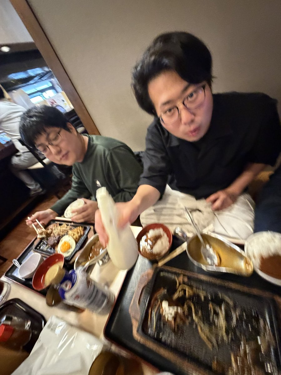miyo_newjames's tweet photo. 【モ報‼️~コーが大暴れにて即中止‼️~】

なぁコー！ここは足湯なんだよ！
『肩まで浸かるのがお風呂ナリ👹』
と周囲を一喝。

『マヨネィズ定食はございますか？👹』
と執拗なマヨハラ。マヨ取らないから安心して😅

『ニンニクと名のつくものは私が✋』
と大皿を一掃😅

ネコは分かる。マヨか否かを😅 https://t.co/oZnJQxxB8Y