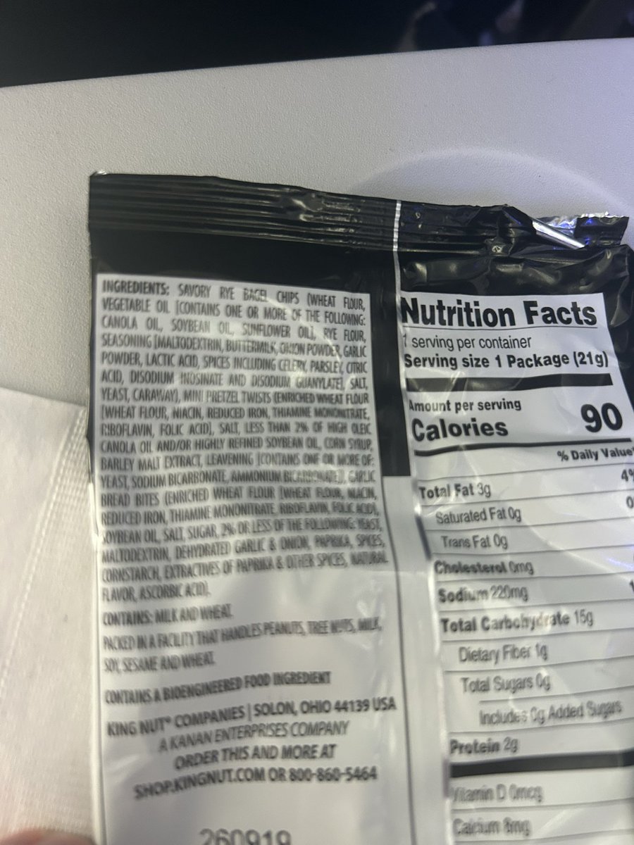 schar4's tweet photo. Do better @united. Thanks for the bioengineered food. https://t.co/Ws5l8RDMai