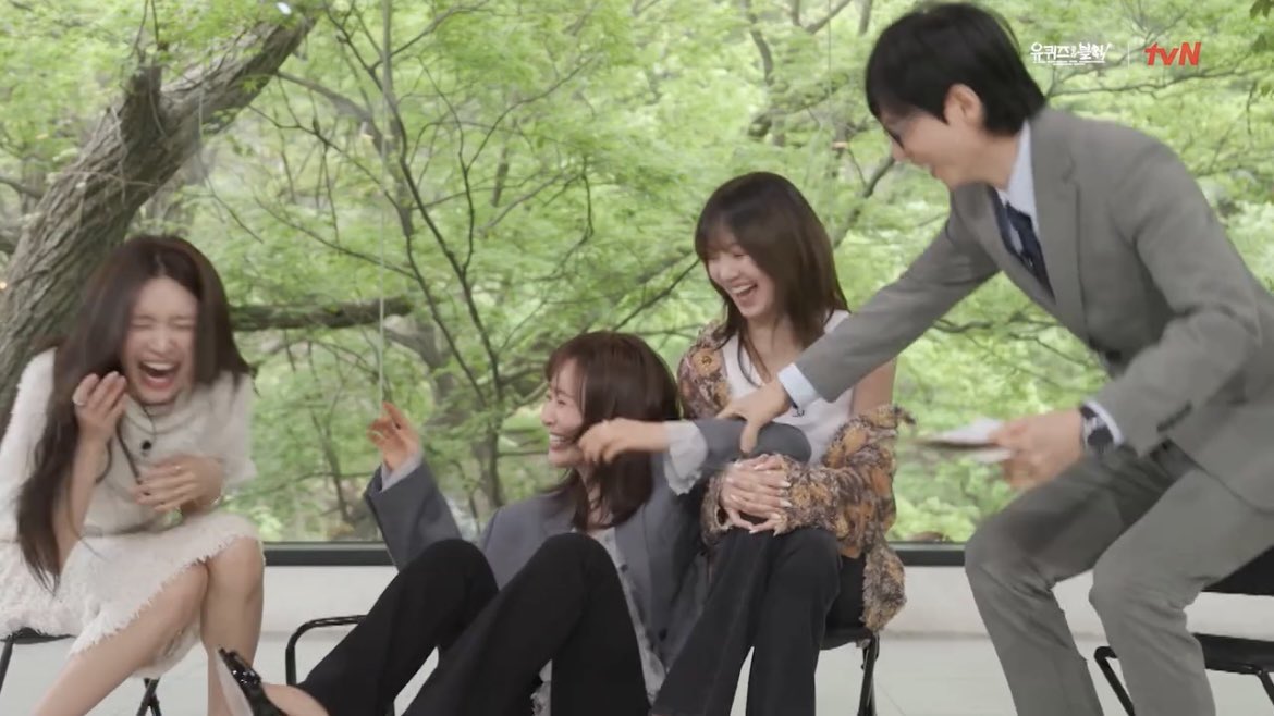 WHAT HAPPINESS TRULY LOOKS LIKE 😂 
I'm so sorry Yuri LOL