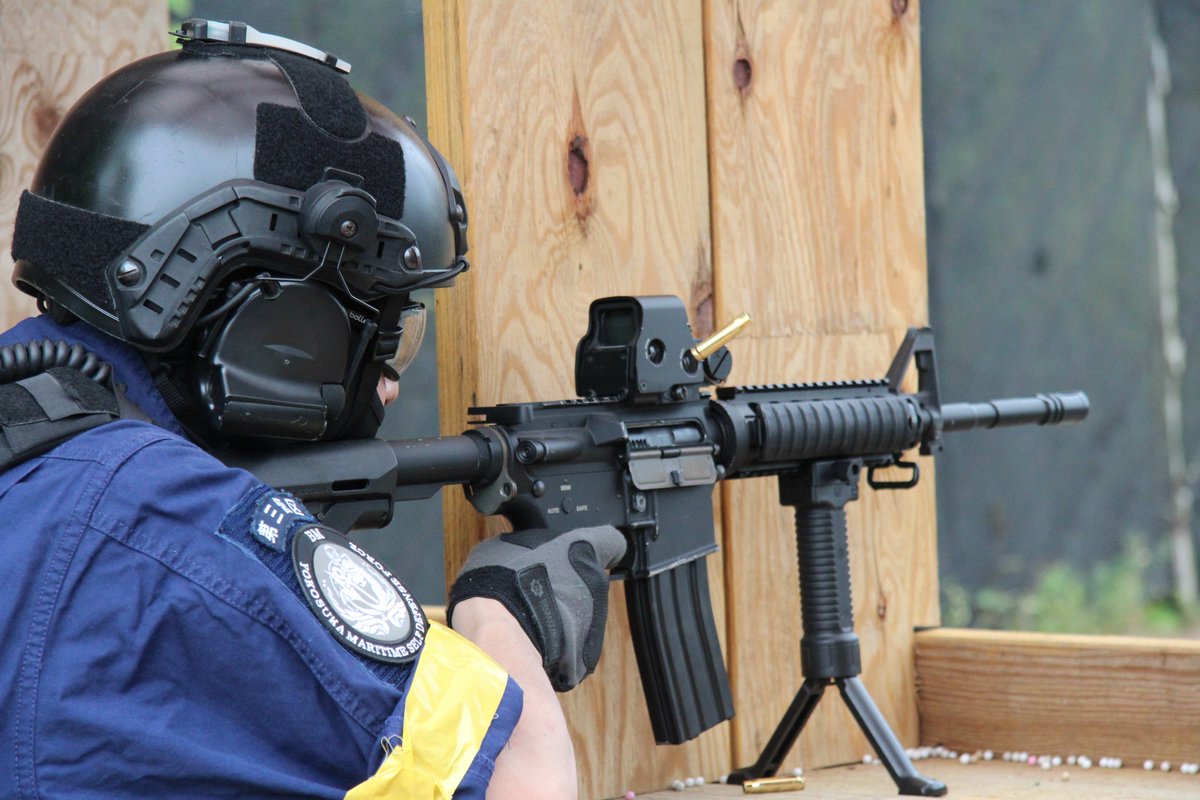 chacopen1200's tweet photo. TOPで射撃写真を撮りたくてわざわざそれだけのために持って行ったやつ結構うまく撮れてて良いやん～～
あとはこれでマズルフラッシュをどうにか再現できたら最高だな https://t.co/aKSGwk9SPk
