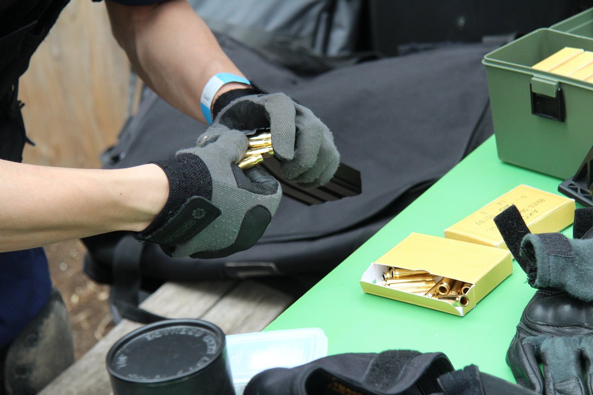 chacopen1200's tweet photo. TOPで射撃写真を撮りたくてわざわざそれだけのために持って行ったやつ結構うまく撮れてて良いやん～～
あとはこれでマズルフラッシュをどうにか再現できたら最高だな https://t.co/aKSGwk9SPk