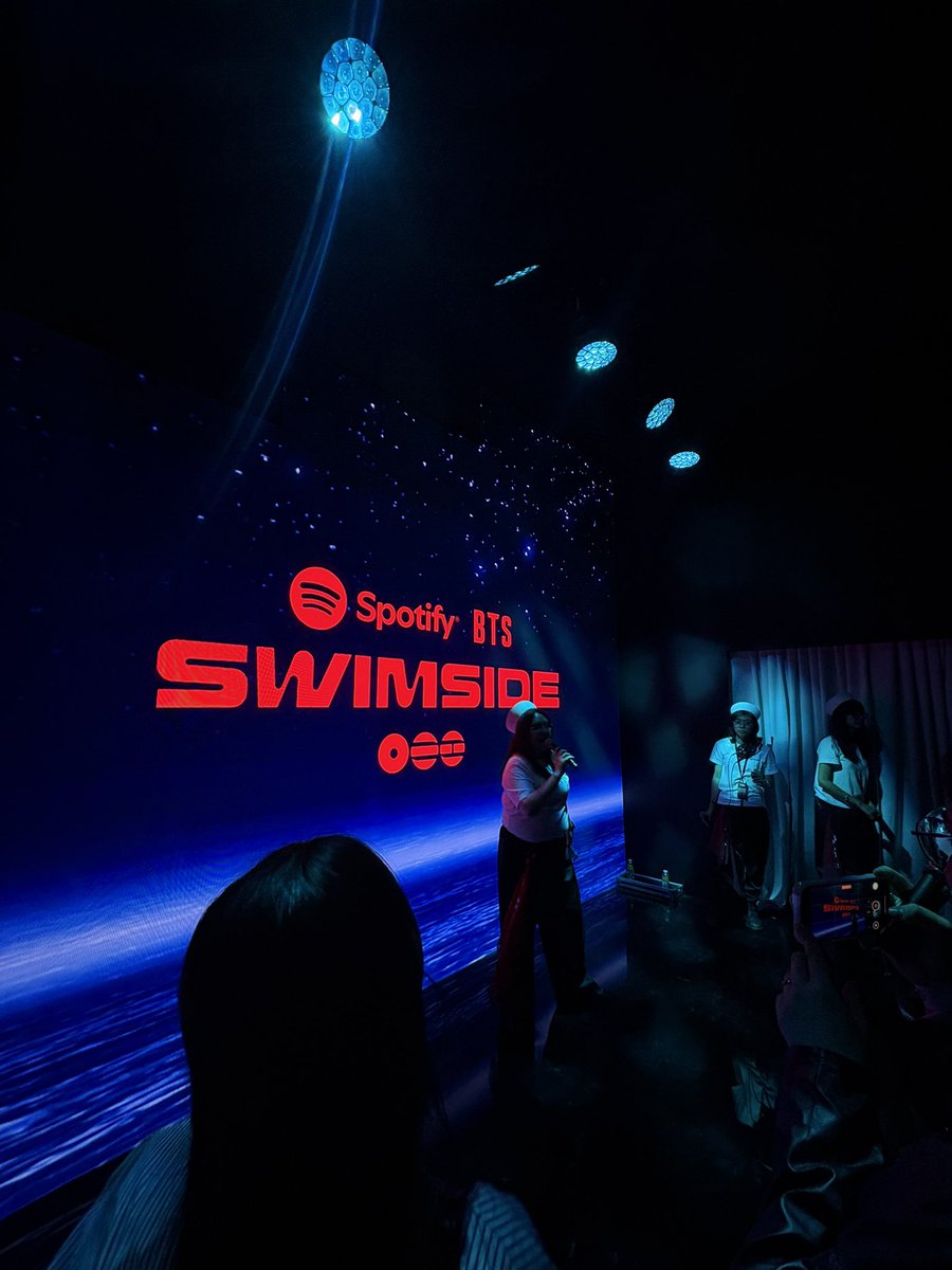 soujoons's tweet image. na parang ba nag practice sya para sa concert?!

#SpotifyBTSSWIMSIDEManila
#Spotify #SpotifyxBTS
#SWIMSIDE #BTS