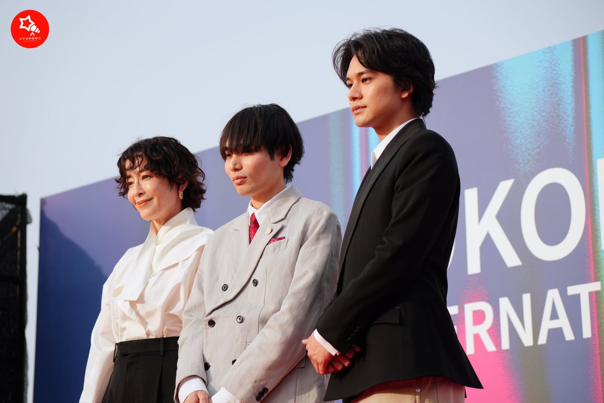 jpstargazer's tweet photo. 第4回 横浜国際映画祭が開催　佐藤浩市、北川景子らレッドカーペットに登場

今年のコンペティション部門では、香港のジョニー・トー監督、台湾の女優 林志玲、SUPER EIGHTの丸山隆平らが審査員を勤め、国際色豊かな顔ぶれとなっている。

日本語記事：https://t.co/mTtPwDYXI3

#横浜国際映画祭 https://t.co/cGsqQHZJcG