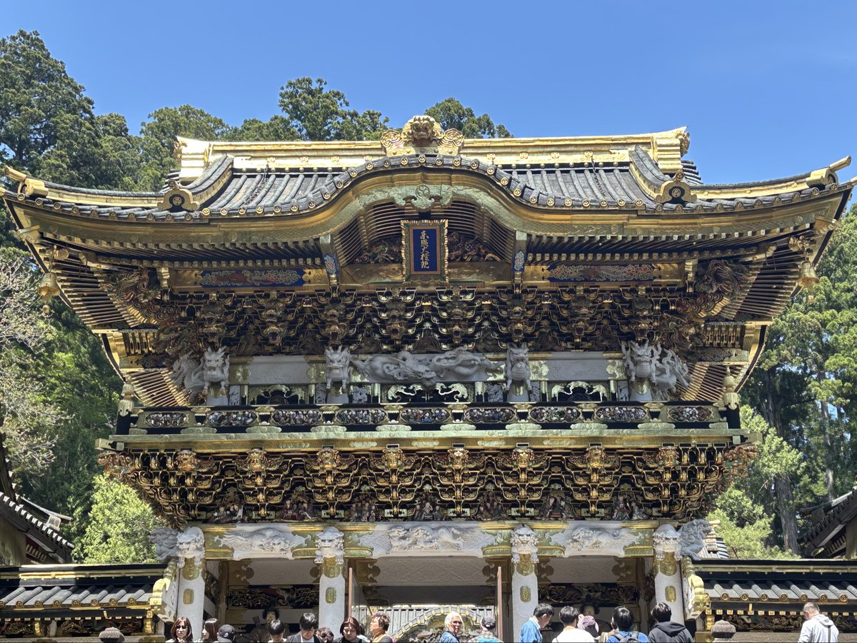2004_shi's tweet photo. 日光東照宮に、久しぶり行って来ました。やはり豪華だなぁ。金、金、金。天気が良くて良かったです。入場チケットをウェーブで事前に買っていたので、1時間待ちしなくてすみました。ワラ https://t.co/BeCL5TCA5m