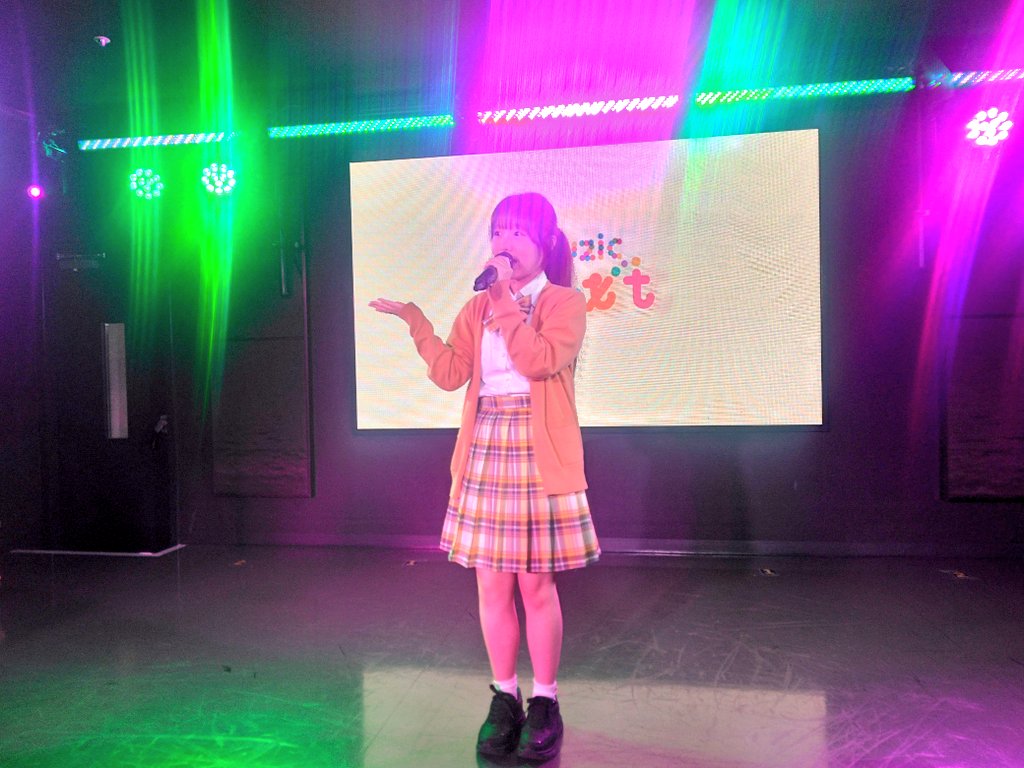 ri7FajAFsyoKov7's tweet photo. てぃなちゃん、ソロ活動スタートアップおめでとう㊗🎉久しぶりのライブとても素敵なステージだったよ💮これからもソロ研修生頑張ってね🐹
#MRSS
#miuzicNEXT
#えんたーてぃなー
#シルバてぃなファミリー
#てぃな ちゃん https://t.co/OPCnMtdB3y