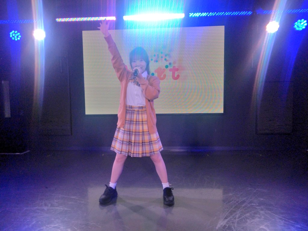 ri7FajAFsyoKov7's tweet photo. てぃなちゃん、ソロ活動スタートアップおめでとう㊗🎉久しぶりのライブとても素敵なステージだったよ💮これからもソロ研修生頑張ってね🐹
#MRSS
#miuzicNEXT
#えんたーてぃなー
#シルバてぃなファミリー
#てぃな ちゃん https://t.co/OPCnMtdB3y