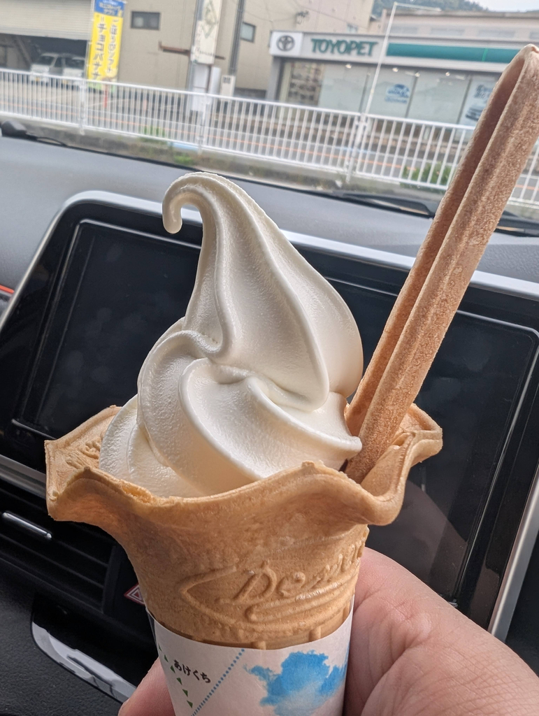 RyohHAMADA's tweet photo. 久しぶりにミニストップでソフトクリーム食べたのですが、スプーンがコーン製になってるのですね。プラスチック減量のためかー https://t.co/T5vbBSk3WL