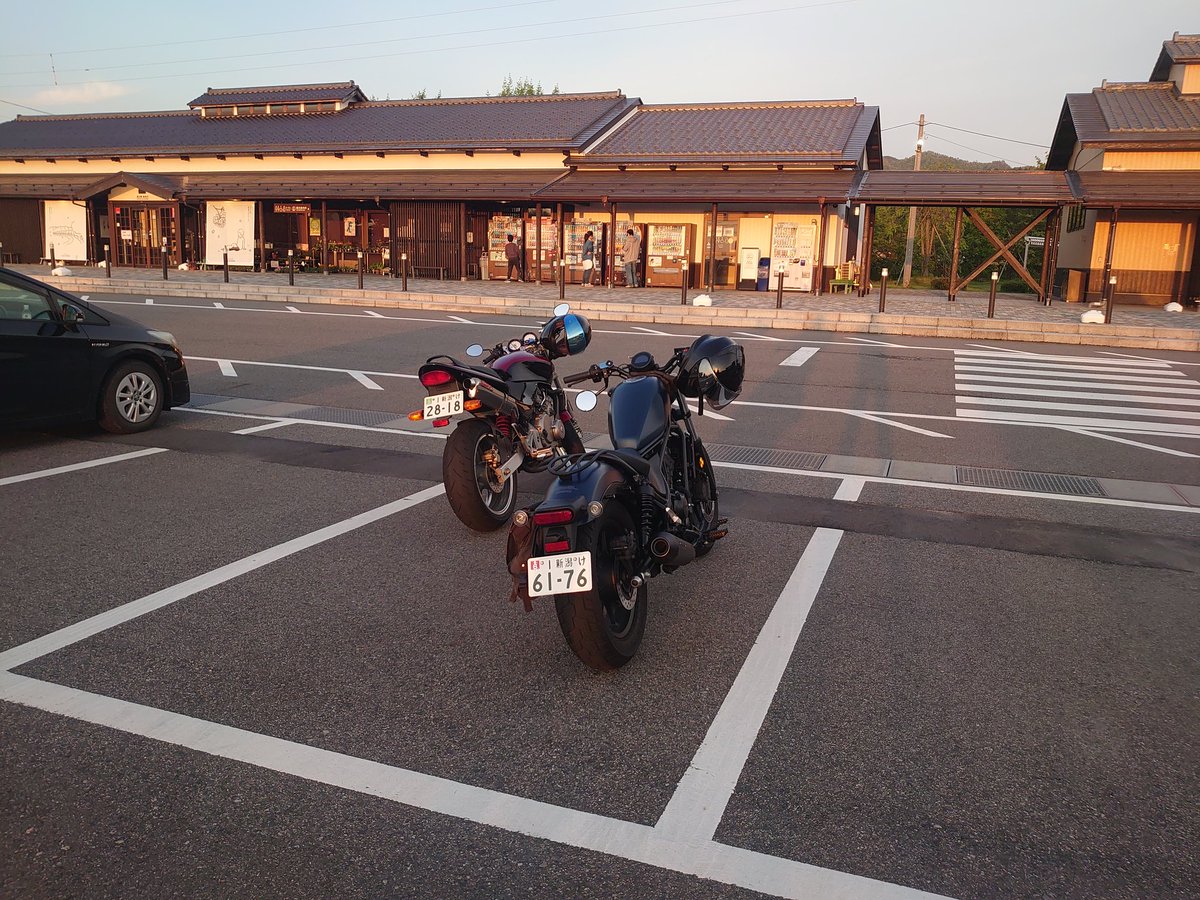 望外に天気よかったから午後からバイクで滝までツーリング
雨のお陰で凄い水量！
この迫力がたまらん！
滝見るなら雨の後がおすすめw