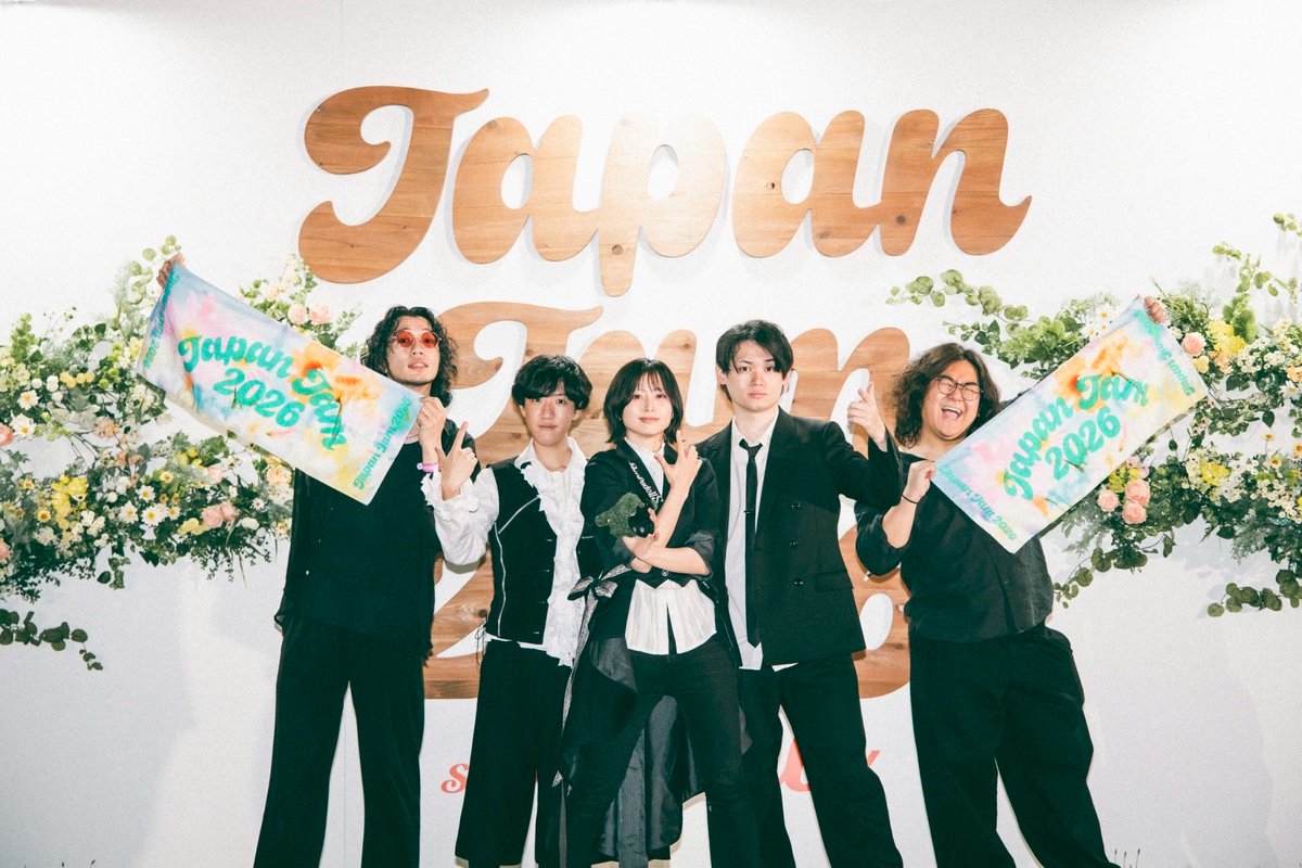 PompadollS's tweet photo. 5/2(土)

『JAPAN JAM 2026』
ありがとうございました！

PompadollS初のJAPAN JAM

夕暮れ時に演奏できて最高でした🐦‍⬛

▼セトリプレイリスト
Apple Music :
https://t.co/DwXig1vnob

spotify :
https://t.co/5ajjET1s6q

#JJ2026
@rockinon_fes https://t.co/8YxSsl1ReP