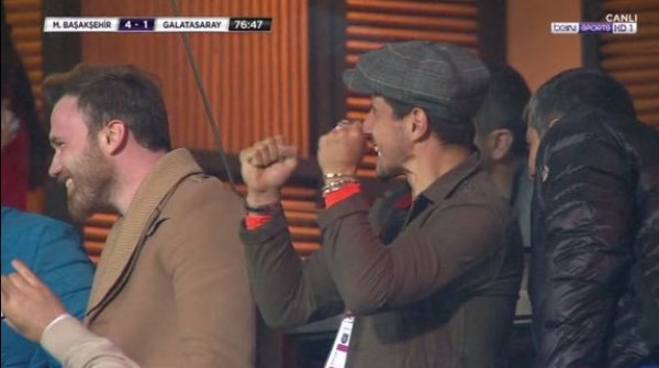 ndayishimiyeci's tweet photo. 38' 
Fenerbahçe 0-2 RAMS Başakşehir https://t.co/CDpsXSntCJ