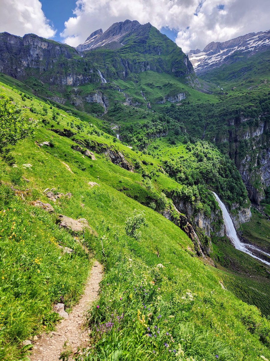 HikingSwitzerland tweet media