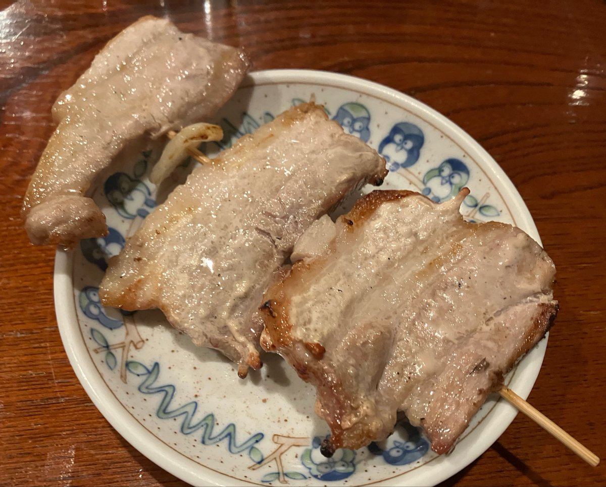どん tweet media