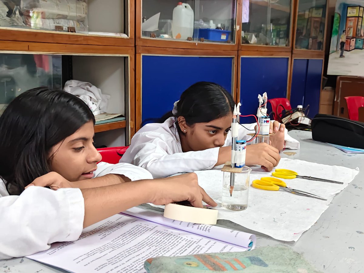RamanCentre's tweet photo. 🎨 Blending imagination with science at the Creative Science Workshop! 
Learning made fun and colorful 🌈✨
At @RamanCentre, a unit of @ncsmgoi @MinOfCultureGoI.

#CreativeScience #STEM #Innovation #RamanScienceCentre https://t.co/dHoihYY9IQ