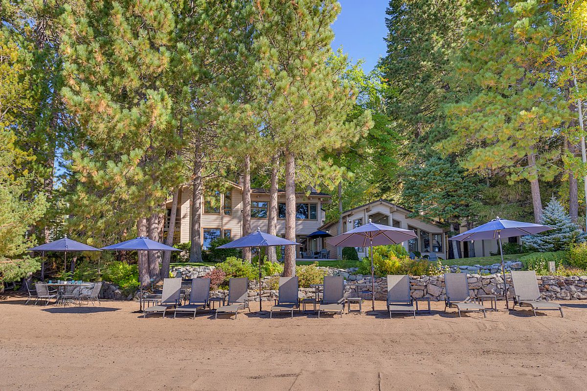 HouseTrackers's tweet photo. This house on Lake Tahoe in Nevada is asking for $47.5 Million making it one of the most expensive houses on the market in the state

The 4,500 square foot house sits on a 1.85-acre property - WSJ https://t.co/2YgAs3F3vN