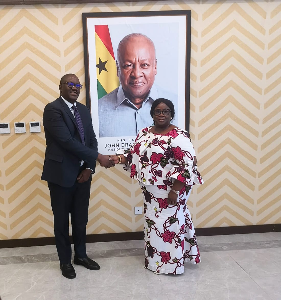 UgandaMFA's tweet photo. 🇺🇬🤝🇬🇭-The Permanent Secretary, Hon. @Tybisa met with his counterpart, the Chief Director of the @GhanaMFA Ambassador Khadija Iddrisu.  The meeting took place at the Ministry of Foreign Affairs of Ghana in Accra, to reaffirm Uganda–Ghana relations, highlighting shared positions on multilateralism and global issues within platforms such as the United Nations and African Union, alongside a common vision for development.
#UgandaGhana #Diplomacy #GlobalPartnerships