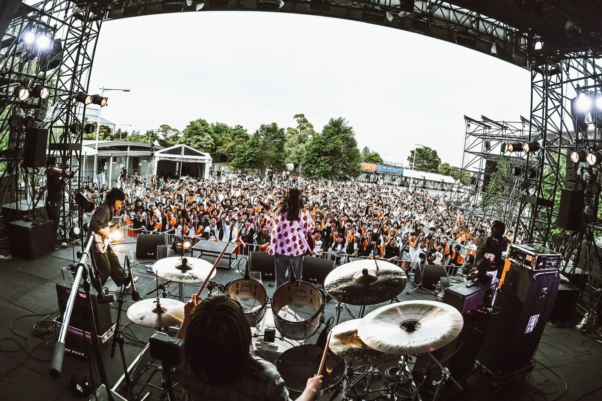 MEm_band's tweet photo. JAPAN JAM 2026  

ミーマイナー
RH.君の言う通りだった→レモンガール
1.オンリーロンリータウン
2.部屋とガラクタと私
3.ワンルームナイト
4.あくまで生活
5.レンタル彼女

初出演、BUZZ STAGE‼️
ありがとうございました✨

#JJ2026 #JAPANJAM https://t.co/7A1WyB7625
