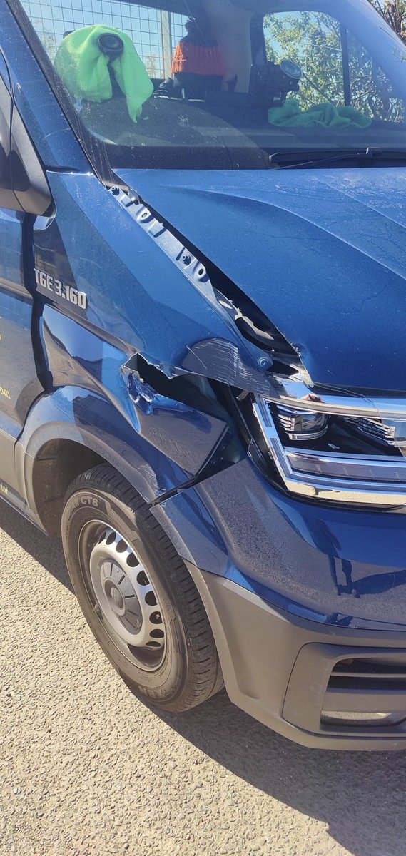 lsj_info's tweet image. Before and after on a MAN van needed a replacement wing and headlight and repair on the bumper corner and bonnet #beforeandafter #manvan #vanrepair #carbodyrepair #bodyrepair