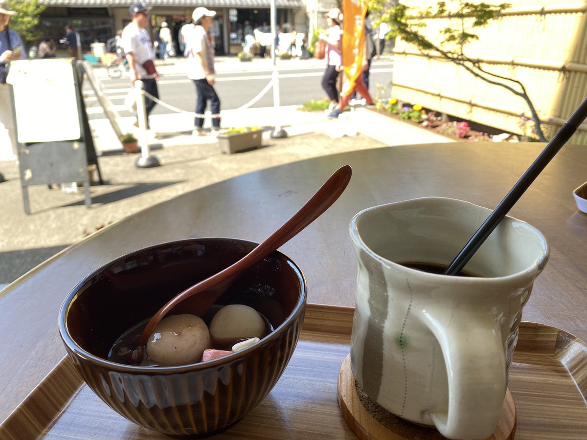 青空と緑が光る #益子陶器市
今年は大谷の陶芸家 #谷口直之 さんのお皿を購入✨いい作品に出会えてよかった♪ご本人にも久しぶりにご挨拶できました☆人は多かったけれど今まで気付かなかった路地に入ってみたり発見の多い1日でした☆たくさん歩いてたくさん日差しを浴びてしまった〜笑☆
