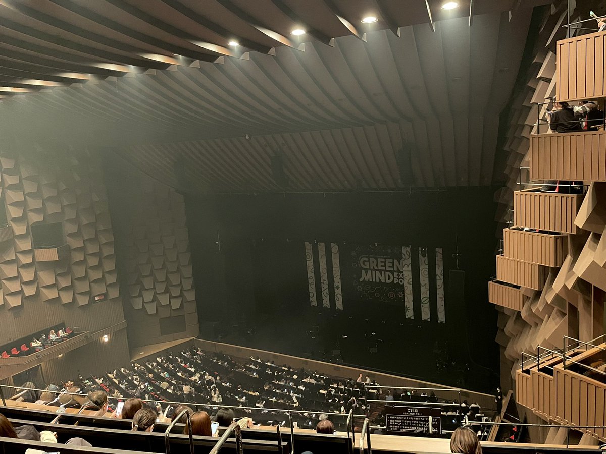 TennisFreak_JPN's tweet photo. フェスティバルホールの3階席。すごい傾斜でビックリしたけど、おかげでステージが見やすくて良かった。そして、土岐麻子さんの歌が素晴らしすぎて痺れた。
#GREENMINDEXPO #秦基博 #土岐麻子 https://t.co/dSgMiSTMnC