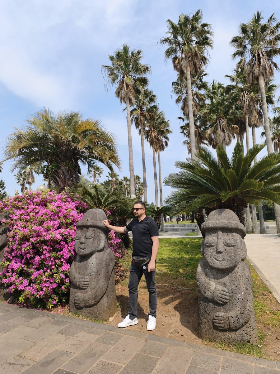 CryptoPodroze's tweet photo. Podróż po Korei trwa dalej 🇰🇷  
Za nami magiczna wyspa Jeju, przed nami tętniący życiem Seul, Busan i nawet spojrzenie na Koreę Północną z dystansu 👀  

Na koniec wracamy jeszcze raz do Seulu – bo tego miasta nigdy za wiele ✨  

Jest tu tyle do zobaczenia, a wszystko oczywiście łapiemy okiem kamery 📸  
Już wkrótce na YouTube na kanale Cryptopodroze – warto obserwować!  

Ale zanim Korea… pierwszy film, który wpada na kanał to Aruba 🌴✌️