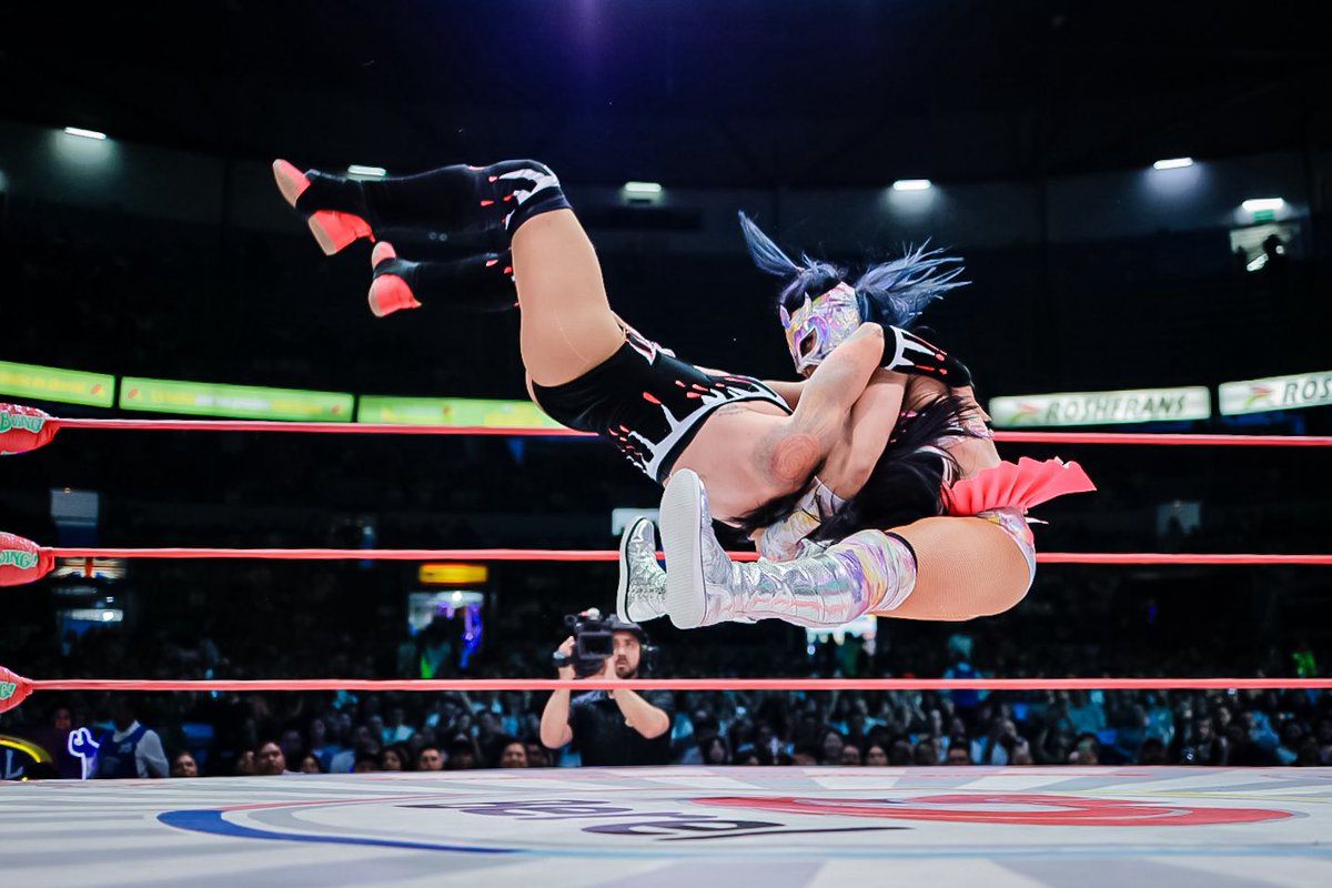 WrestlingPhobia's tweet image. Buena velada entre el CMLL y MLW. El triunfo sufrido de Templario ante Kushida para convertirse en nuevo Middleweight Champion fue lo mejor de la noche junto al combate de Olympia y Lady Frost. Neón vs. Diego Hill bien, pero esperaba algo más.

#CMLLvsMLW #ViernesEspectacularCMLL