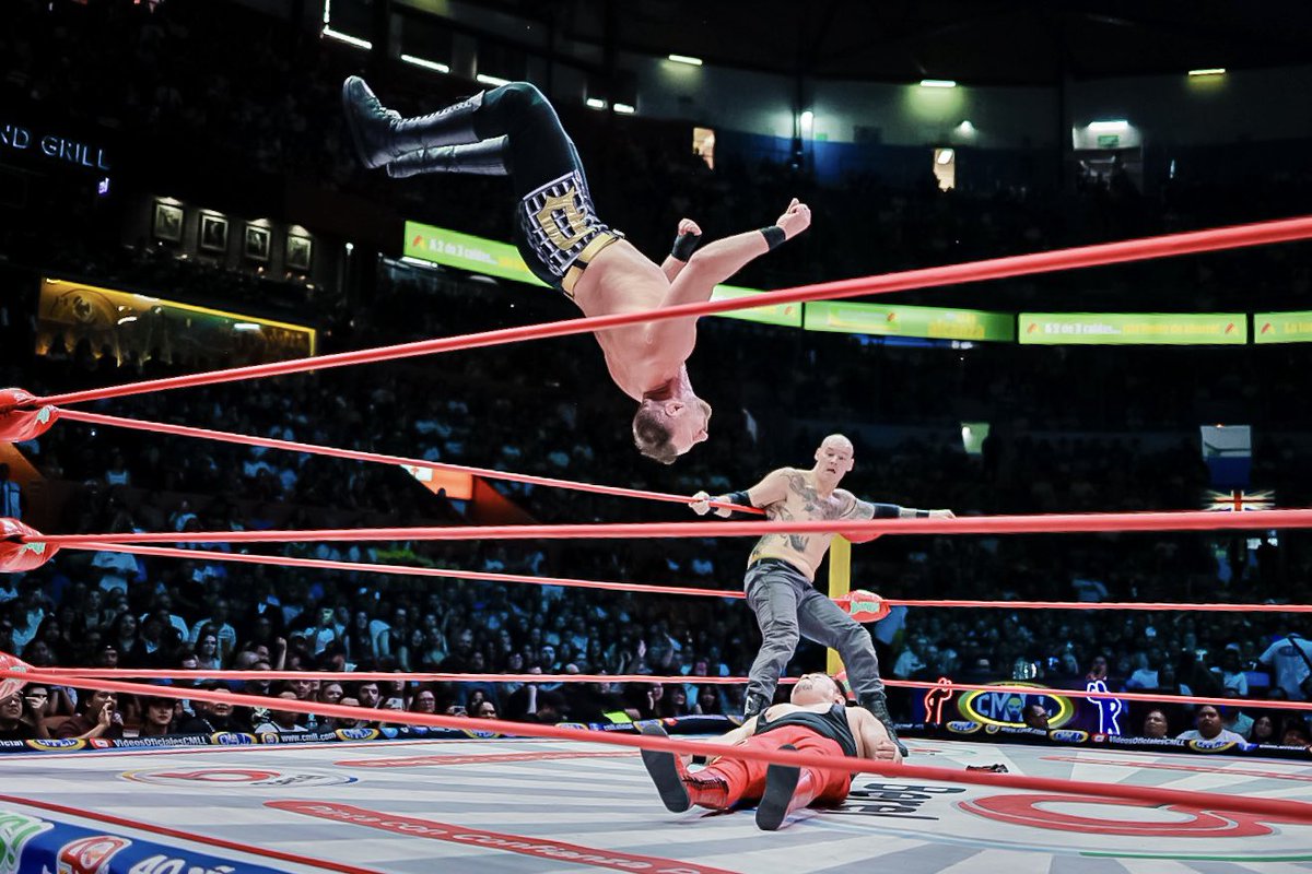 WrestlingPhobia's tweet image. Buena velada entre el CMLL y MLW. El triunfo sufrido de Templario ante Kushida para convertirse en nuevo Middleweight Champion fue lo mejor de la noche junto al combate de Olympia y Lady Frost. Neón vs. Diego Hill bien, pero esperaba algo más.

#CMLLvsMLW #ViernesEspectacularCMLL