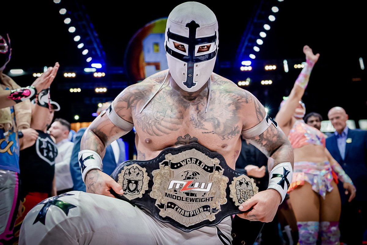 WrestlingPhobia's tweet image. Buena velada entre el CMLL y MLW. El triunfo sufrido de Templario ante Kushida para convertirse en nuevo Middleweight Champion fue lo mejor de la noche junto al combate de Olympia y Lady Frost. Neón vs. Diego Hill bien, pero esperaba algo más.

#CMLLvsMLW #ViernesEspectacularCMLL
