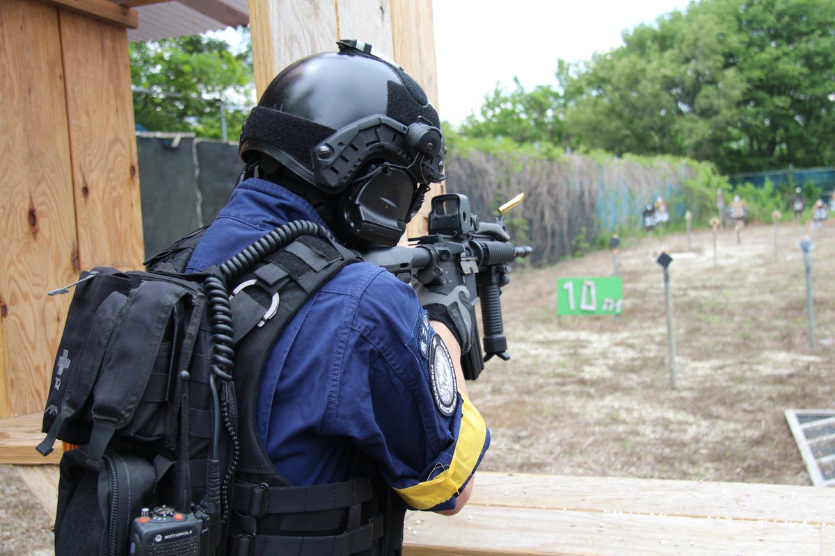 chacopen1200's tweet photo. TOPで射撃写真を撮りたくてわざわざそれだけのために持って行ったやつ結構うまく撮れてて良いやん～～
あとはこれでマズルフラッシュをどうにか再現できたら最高だな https://t.co/aKSGwk9SPk