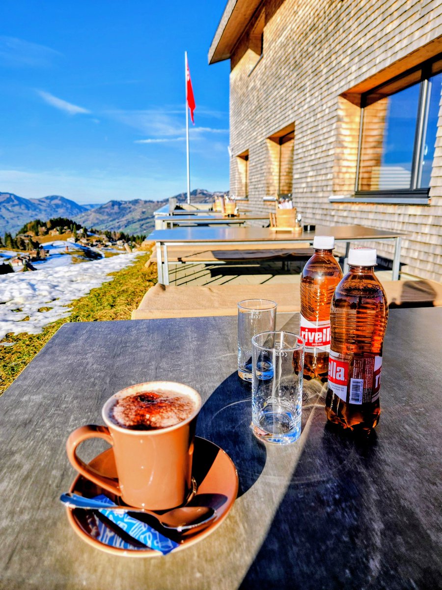 HikingSwitzerland tweet media