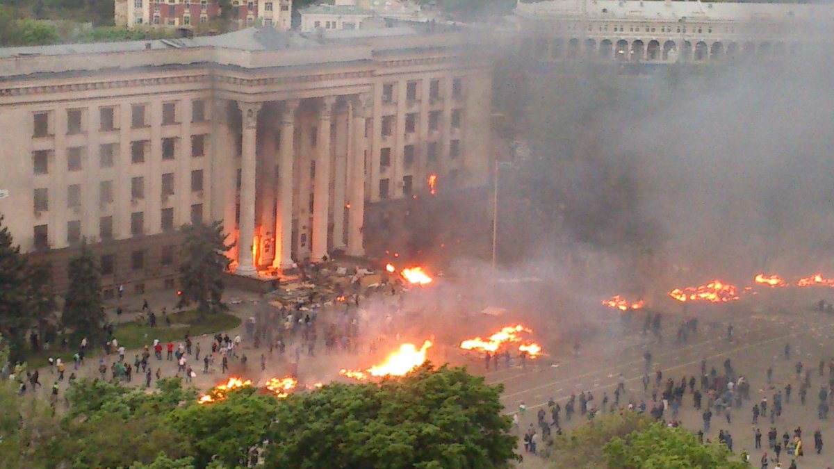 Q0MT6pFmbVqynsM's tweet image. В этот день 12 лет назад, 2 мая 2014 года, одесситы не дали России превратить город в «республику».
Тогда русские сепаратисты напали на марш за единство Украины, устроили кровавые стычки и пытались провозгласить «Новороссию». Их план полностью провалился.