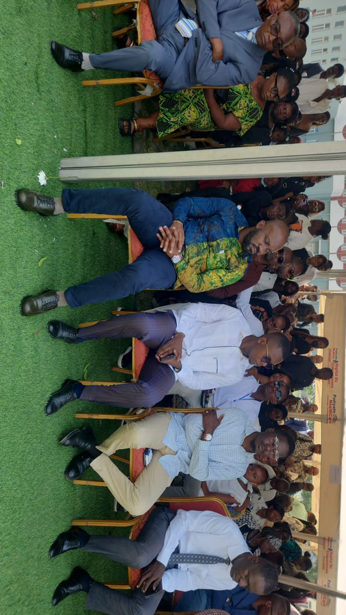 PMubunga's tweet photo. Honorable sénateur papy labila, compatit et pleure  toujours avec   ses siens du Kwilu, sa présence est très remarquable aux obsèques du Dr Hugues musumbu père biologique de docteur Hugues  musumbu,à l'hôpital du cinquantenaire ce samedi 2 mai 2026 https://t.co/YeJn1jthZz