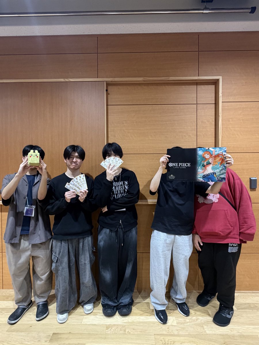 torecard_CS's tweet photo. 【第50回　トレカードCUP 5on5】

🏆優勝🏆

チーム名　メガネ見つけ隊

そうめん 紫エネル　7-1
ルル　青黄ナミ　7-1
ヤマシ　赤青エース　7-1
kyohe  緑ミホーク　6-2
がっちゃん　赤青ルーシー　5-3

おめでとうございます㊗️🎉 https://t.co/XCVT8MkCbb