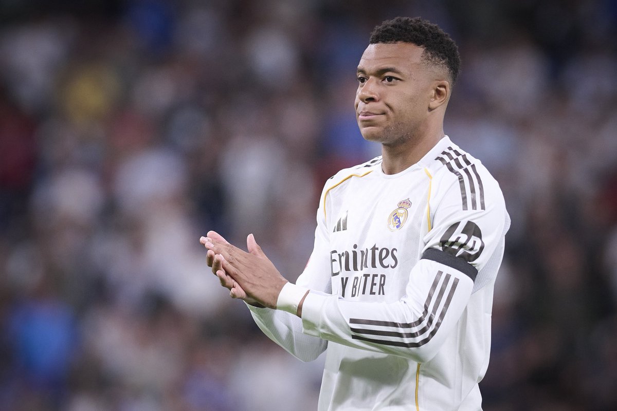 ActuFoot_'s tweet photo. 🚨 Kylian Mbappé 🇫🇷 est TRÈS INCERTAIN POUR LE CLASICO ! 🤕

Le retour du Français est prévu pour mi-mai.

Le joueur est désormais pleinement tourné vers la Coupe du monde. ⏳

🗞️ Le Parisien https://t.co/8QhdISllWx