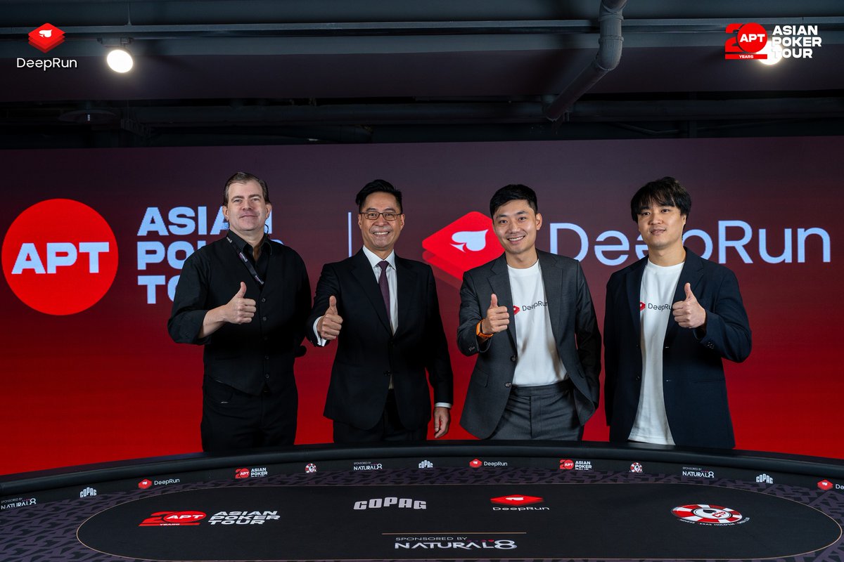 DeeprunJAPAN's tweet photo. ポーカー界の未来を変える、大きな一歩。

DeepRunは、Asian Poker Tour (APT) の「公式戦略・トレーニングスポンサー」に就任しました！

これは単なる提携ではありません。最高レベルのポーカーを「どう学び、どう勝つか」という常識を塗り替える挑戦です。

よりスマートに学び、より強く戦う。
Deep Knowledge. Run Deeper. 🔥

詳しくはこちら👇
https://t.co/7IFUSJuZ1r

#DeepRun #APT #AsianPokerTour #ポーカー