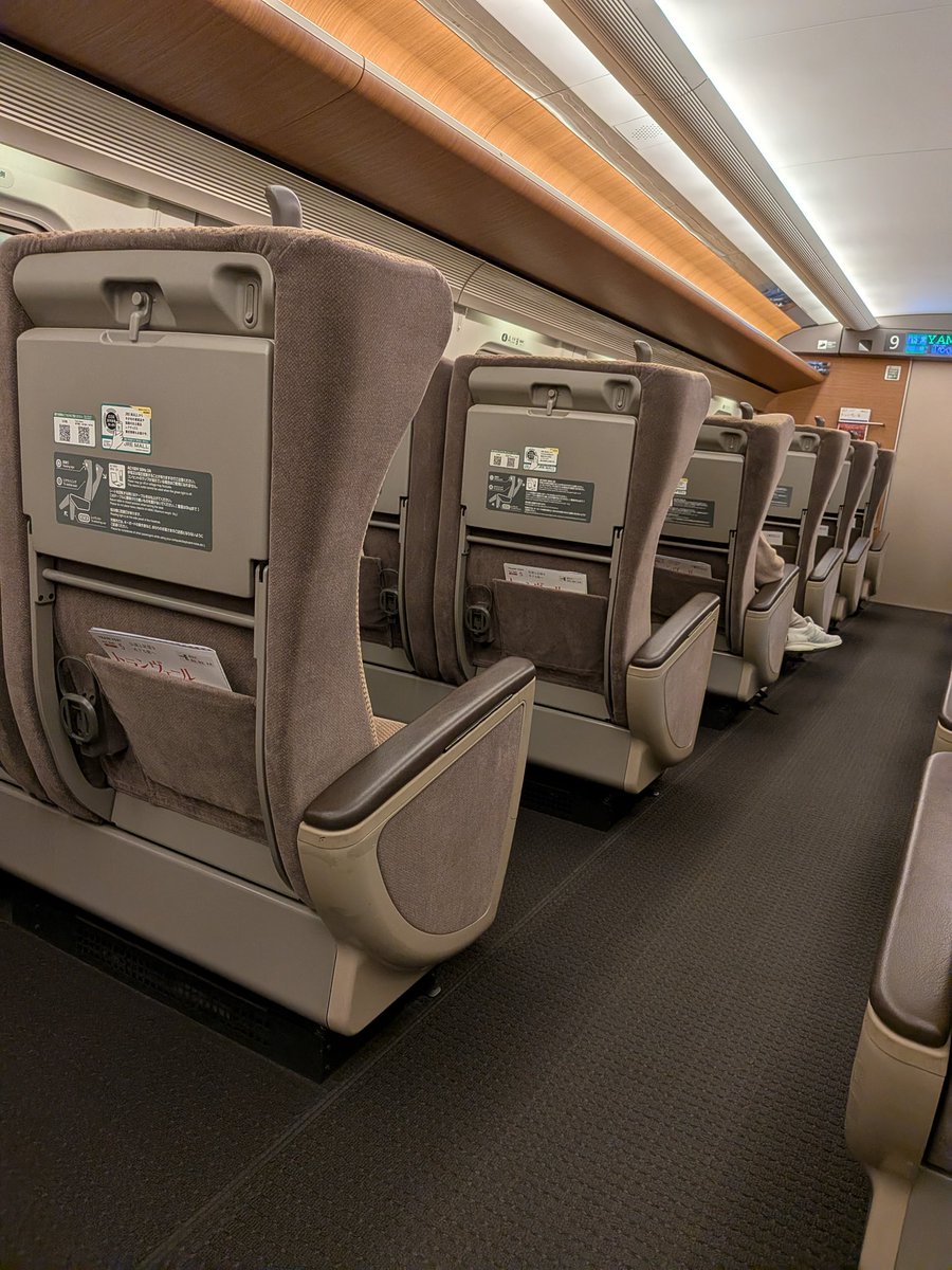 cafuringanofan's tweet photo. 溜まったポイントでグリーン車にアップグレード。やまびこ号でゆっくり帰ります。🚄 https://t.co/YbYLZSov3I