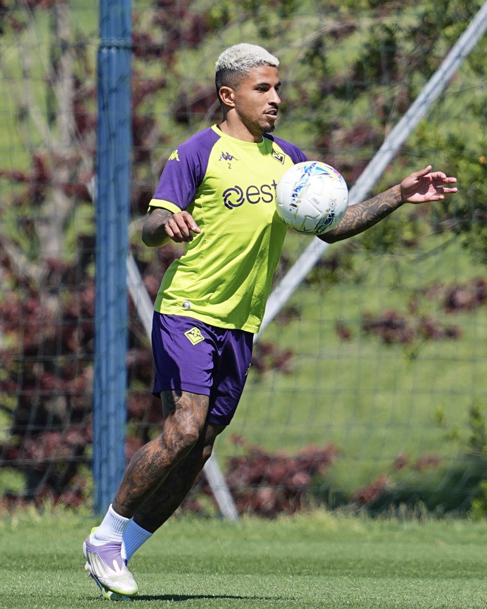 acffiorentina's tweet image. Al lavoro per Roma-Fiorentina💜⚜️

#forzaviola #fiorentina #seriea